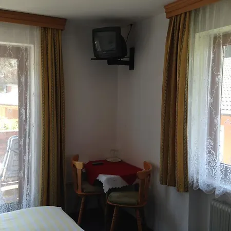 Πανσιόν Haus Tenk